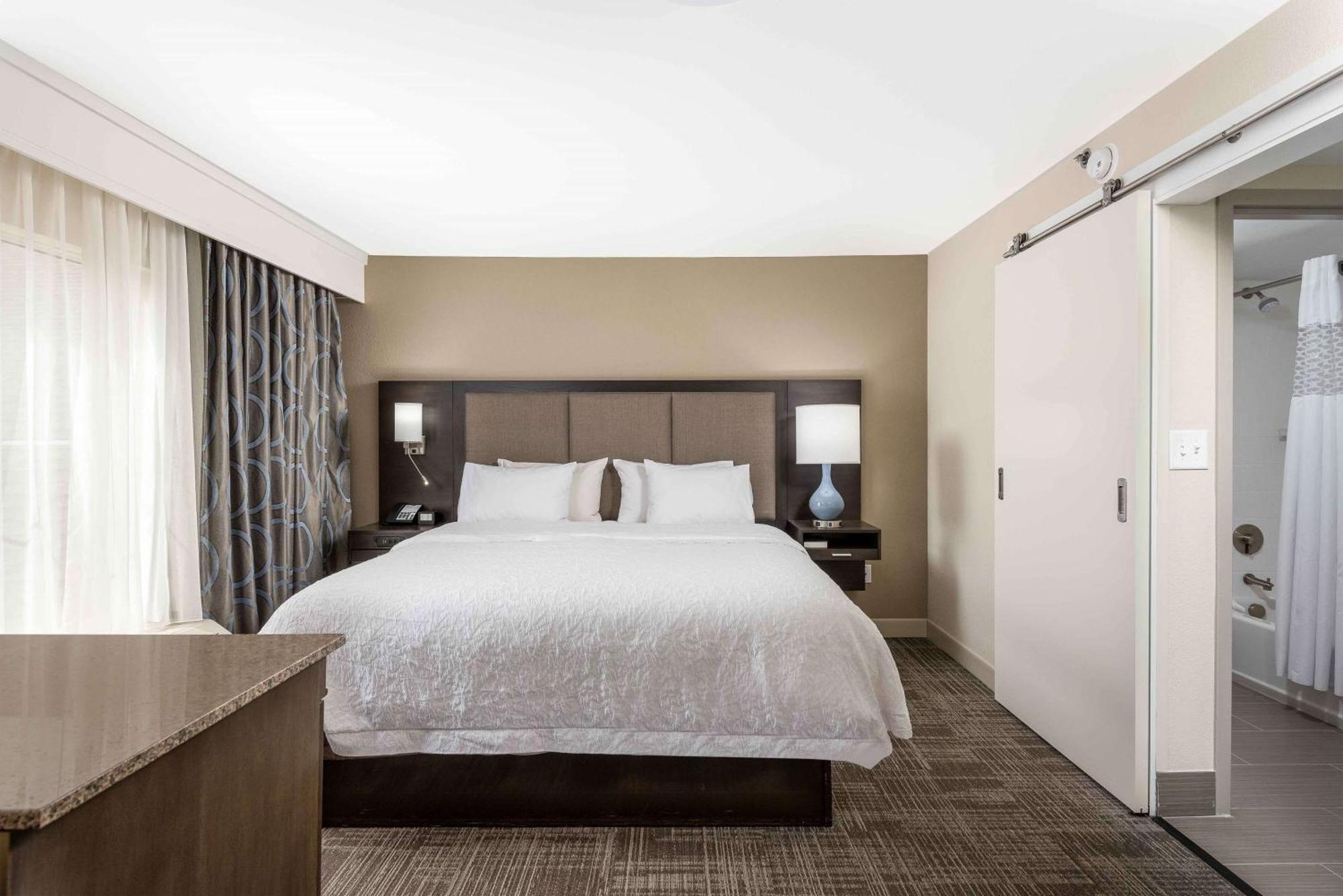 Hampton Inn & Suites Chapel Hill/Durham Kültér fotó