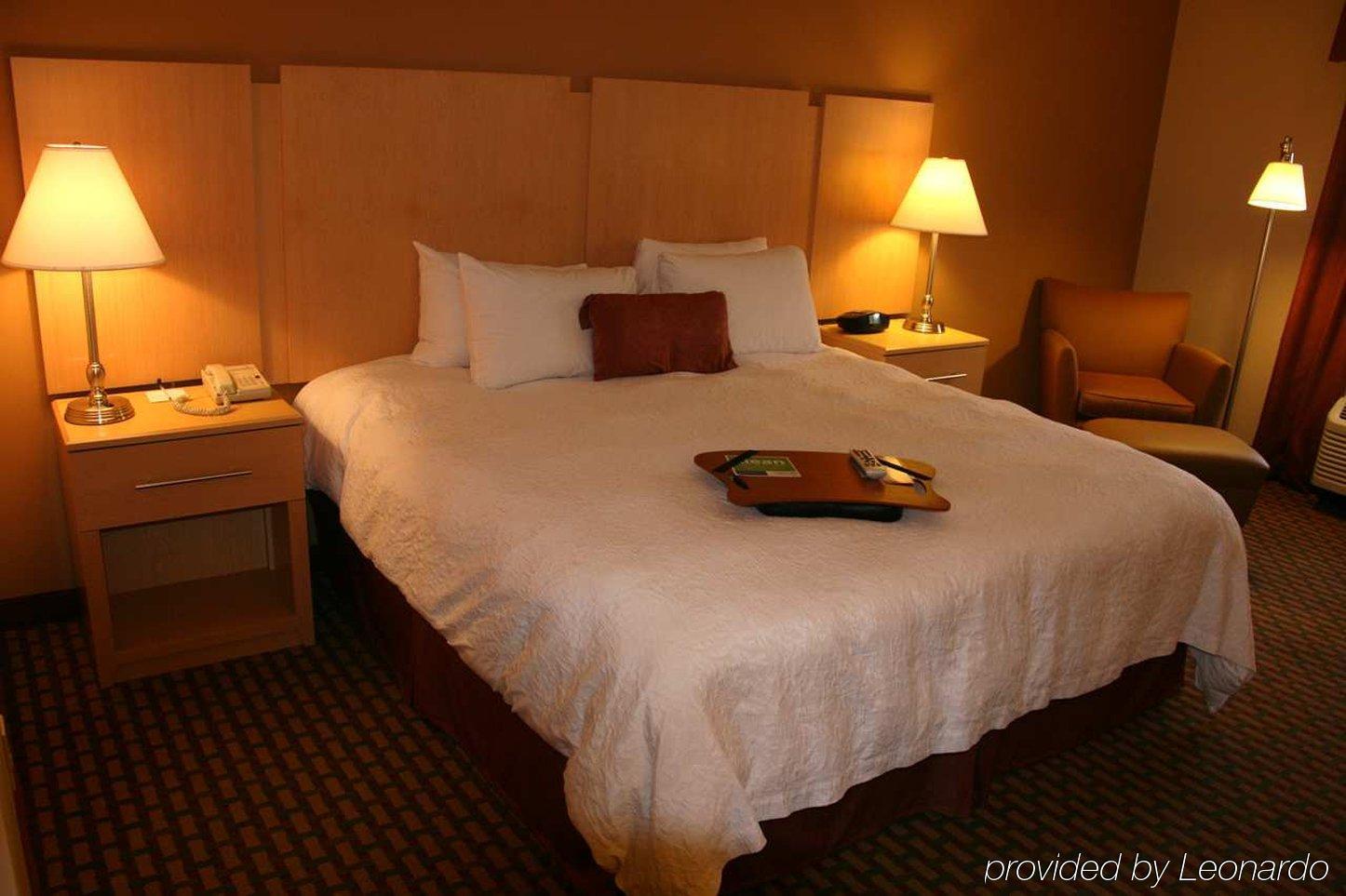 Hampton Inn & Suites Chapel Hill/Durham Szoba fotó