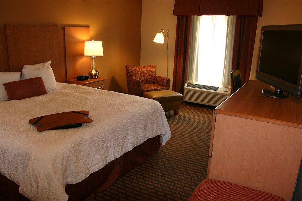 Hampton Inn & Suites Chapel Hill/Durham Szoba fotó