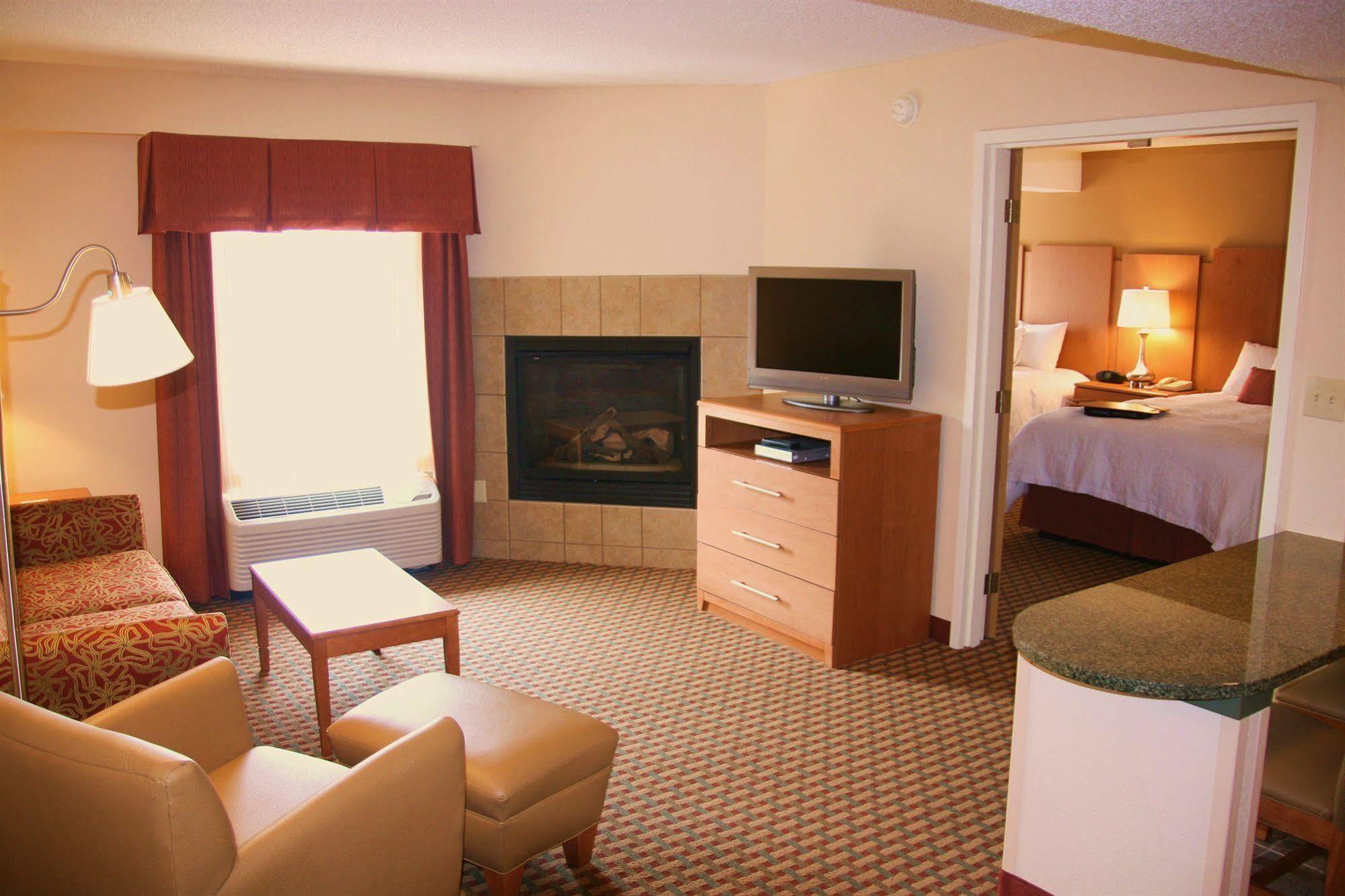 Hampton Inn & Suites Chapel Hill/Durham Kültér fotó